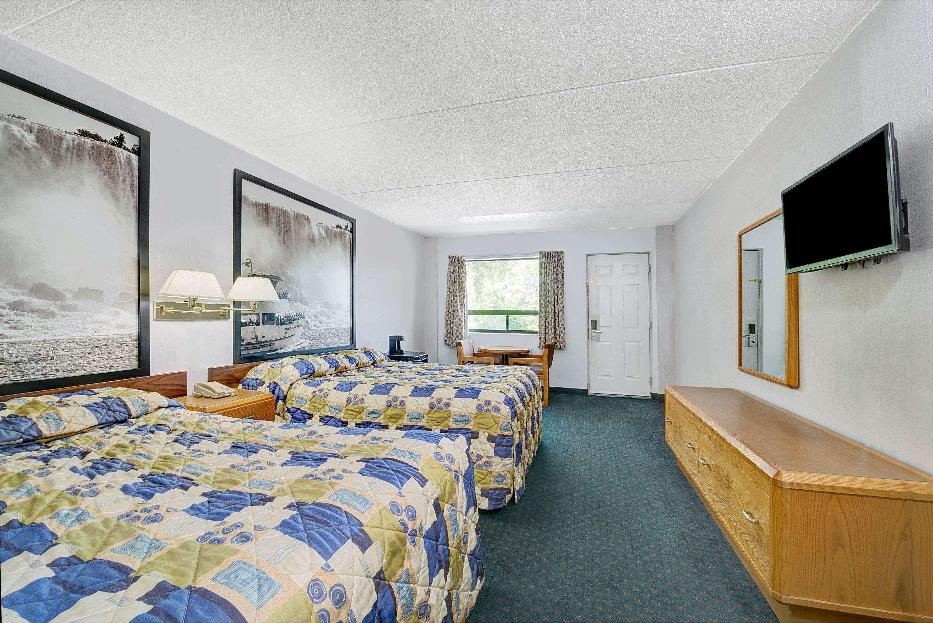 Super 8 By Wyndham Niagara Falls North Екстериор снимка